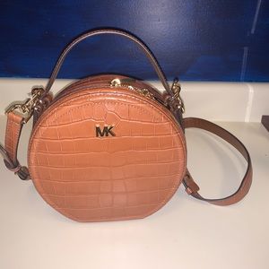 NEW MICHAEL KORS CROSSBODY